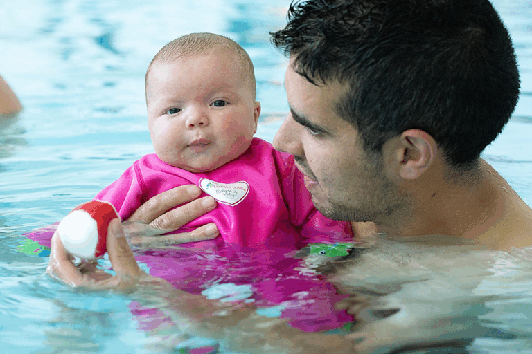 Benefits of Dads taking their babies swimming