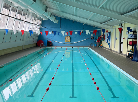 Baby Swimming Lessons – Turtle Tots South Hampshire – Pool – Locks Heath School