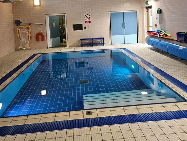 Baby Swimming Lessons – Turtle Tots Southampton & East Dorset – Pool – Springwell School